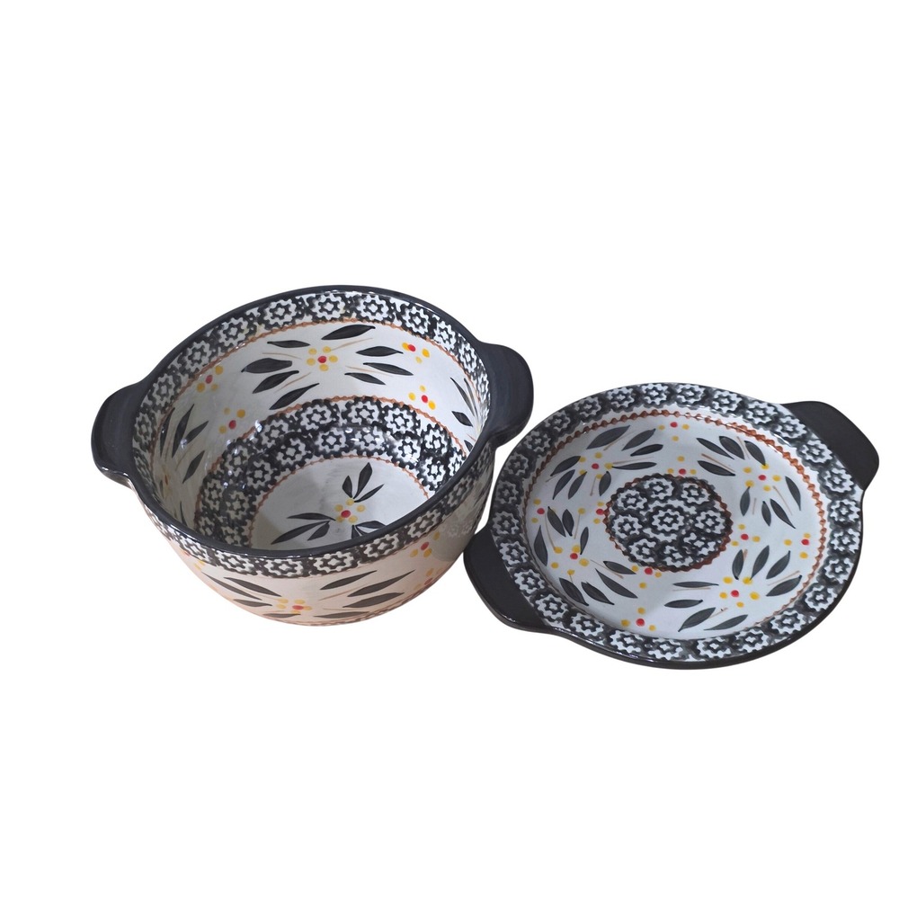 Temp-tations Old World 1.0 QT Round Baker with Lid Trivet Black Floral SQ-768087